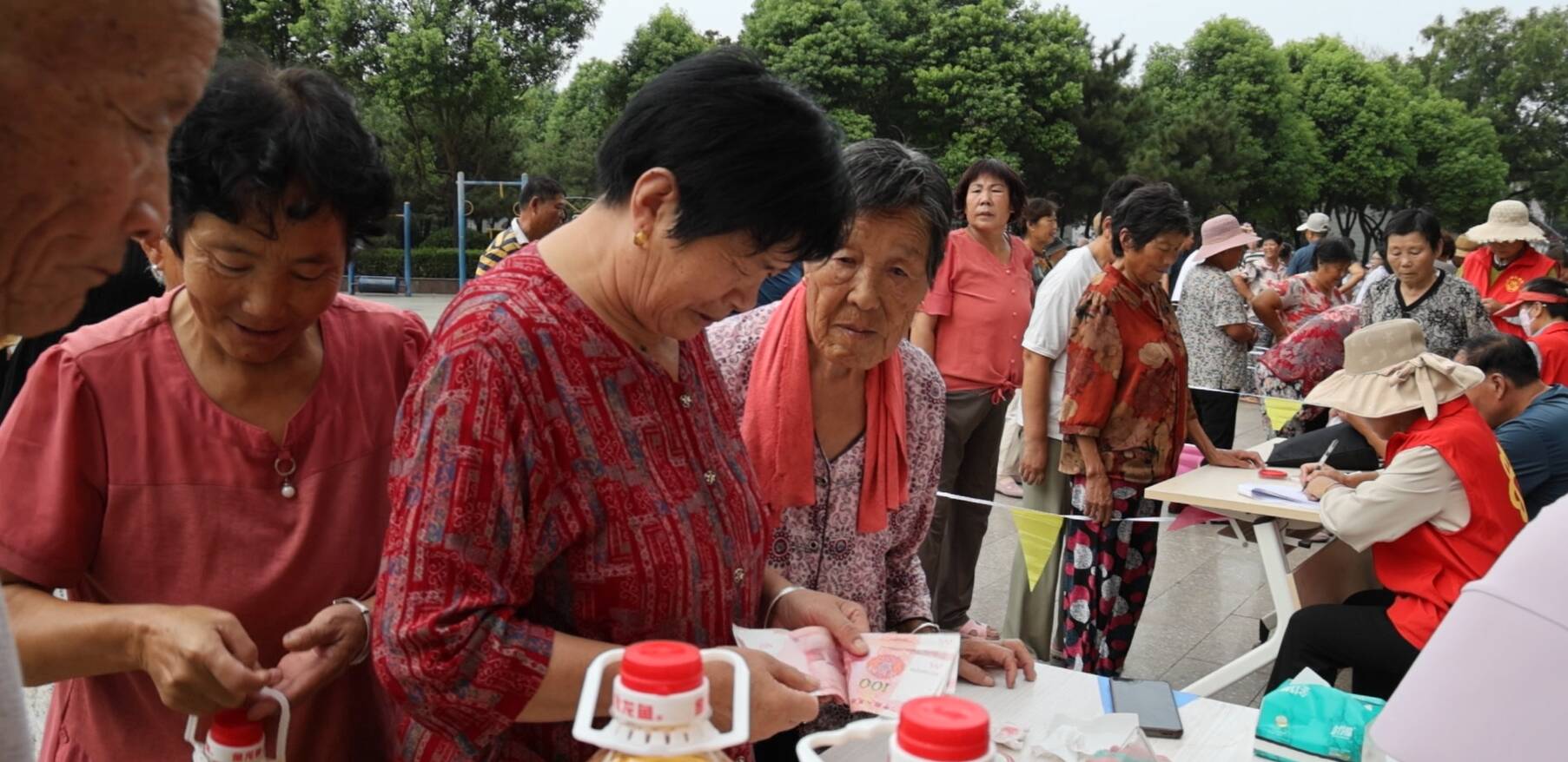 价值45万元！滕州市大宗村村两委为全村村民发放中秋福利