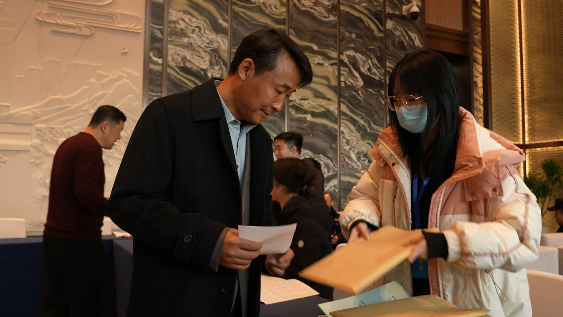 政协委员向大会报到 枣庄薛城进入“两会时间”