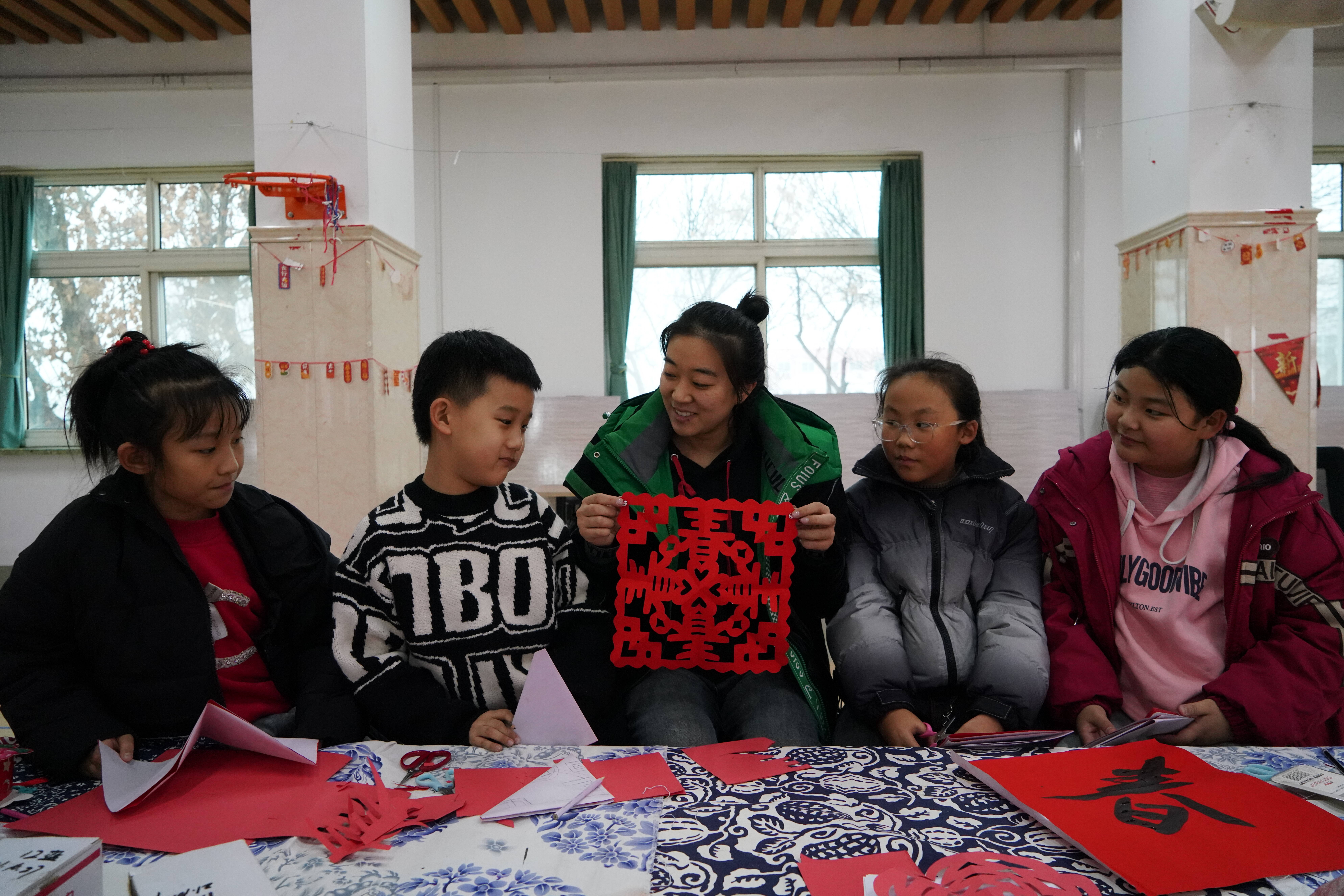 枣庄市市中区：文化惠民年味浓 社区欢聚闹新春
